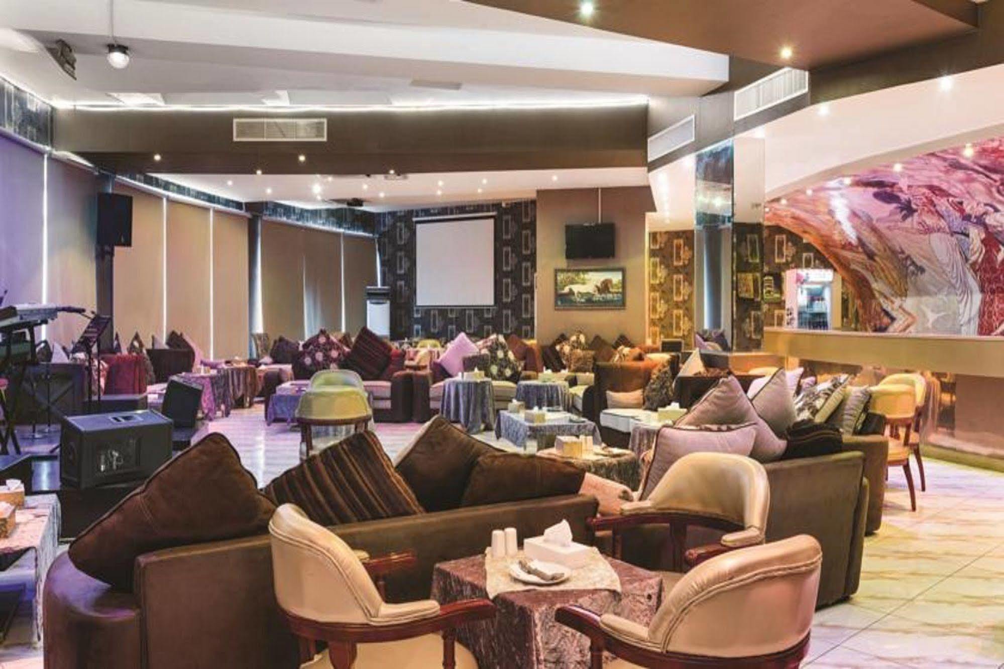 Happy Days Hotel Manama Exterior photo